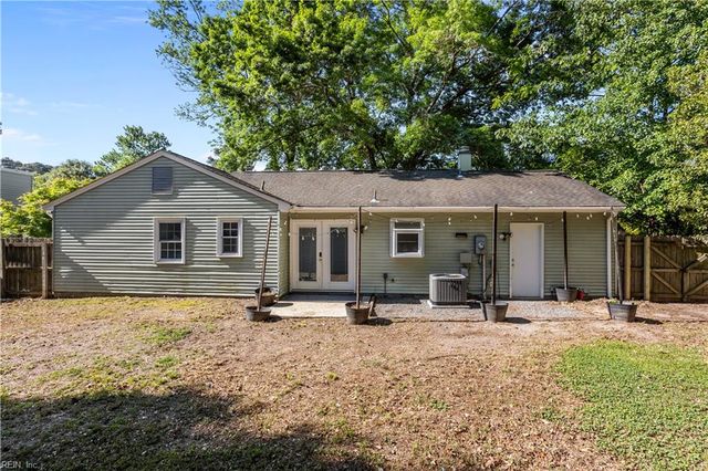 11 Newgate Village RD, Hampton, VA 23666