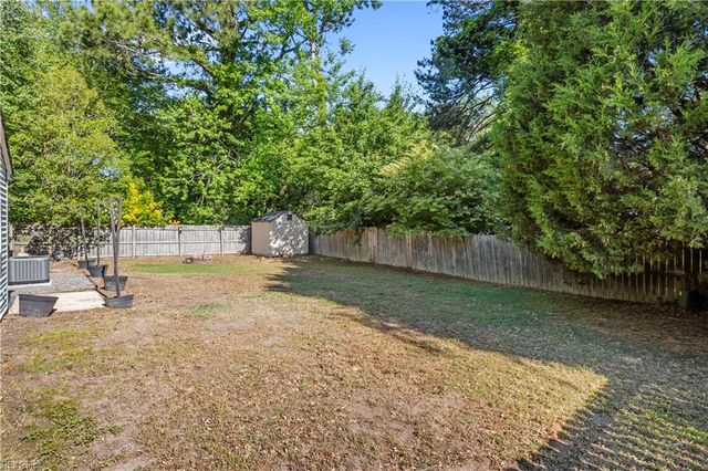 11 Newgate Village RD, Hampton, VA 23666