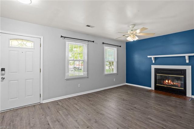 11 Newgate Village RD, Hampton, VA 23666