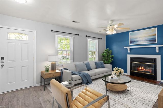 11 Newgate Village RD, Hampton, VA 23666