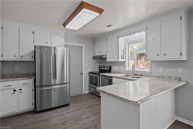 11 Newgate Village RD, Hampton, VA 23666