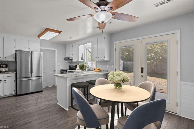 11 Newgate Village RD, Hampton, VA 23666