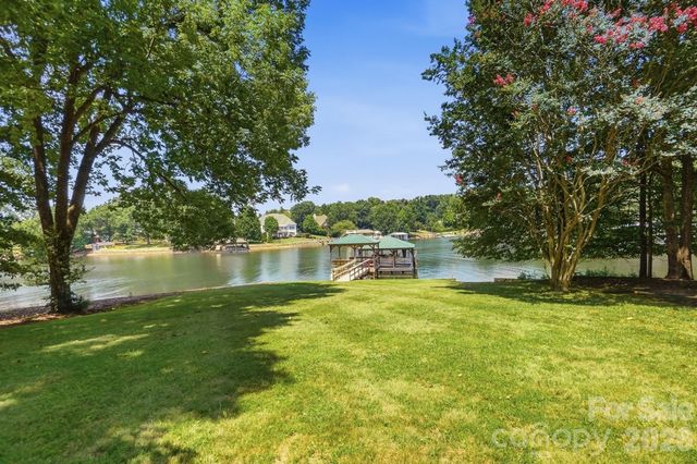 131 Pentland Court, Mooresville, NC 28117