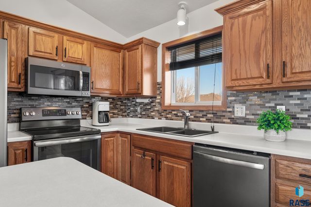 6412 W 67th St Street, Sioux Falls, SD 57106