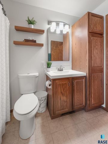 6412 W 67th St Street, Sioux Falls, SD 57106