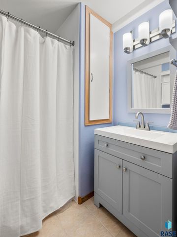 6412 W 67th St Street, Sioux Falls, SD 57106