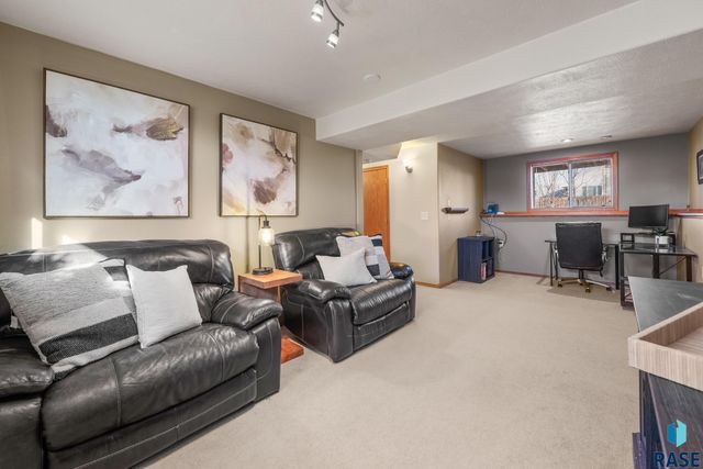 6412 W 67th St Street, Sioux Falls, SD 57106