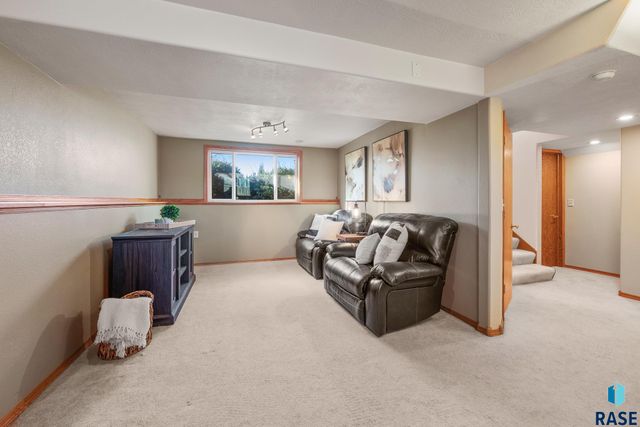 6412 W 67th St Street, Sioux Falls, SD 57106