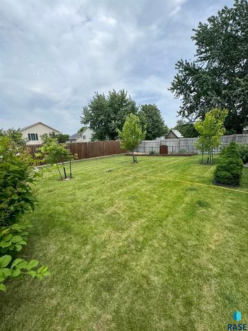 6412 W 67th St Street, Sioux Falls, SD 57106