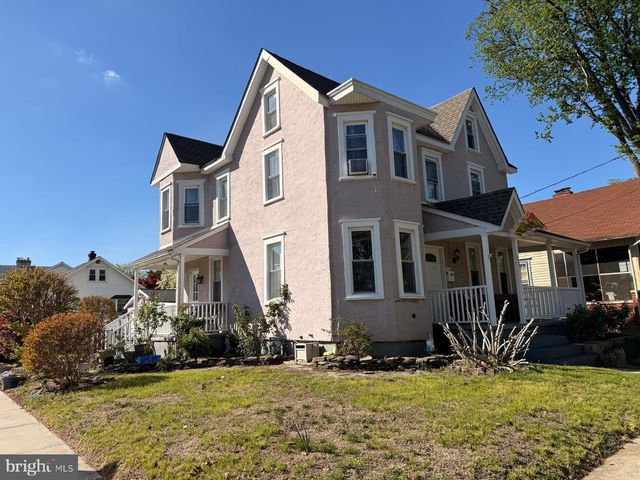 121 W PARK AVE, Hamilton, NJ 08610