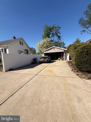 121 W PARK AVE, Hamilton, NJ 08610