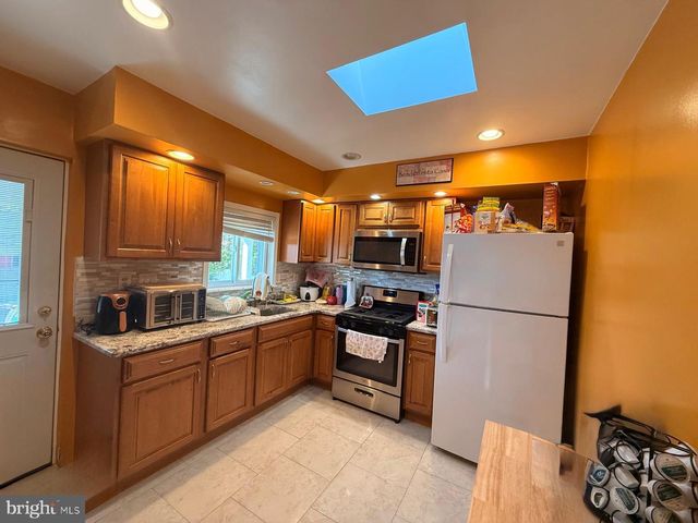 121 W PARK AVE, Hamilton, NJ 08610