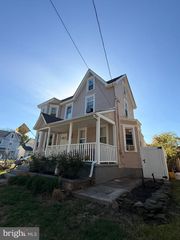 121 W PARK AVE, Hamilton, NJ 08610