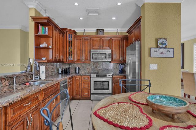 6114 SW 158th Pass, Miami, FL 33193