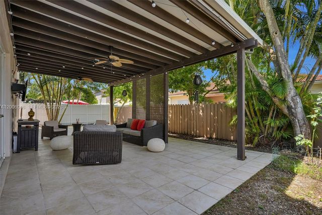 6114 SW 158th Pass, Miami, FL 33193