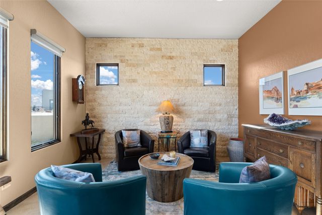 2 Camino Maravilla, Santa Fe, NM 87506