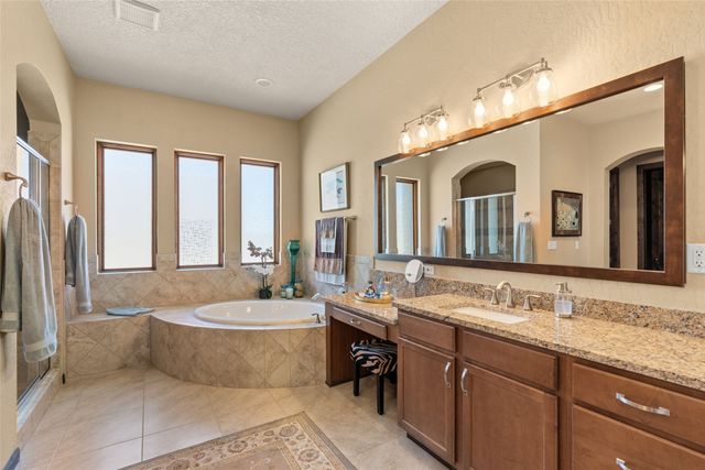 2 Camino Maravilla, Santa Fe, NM 87506