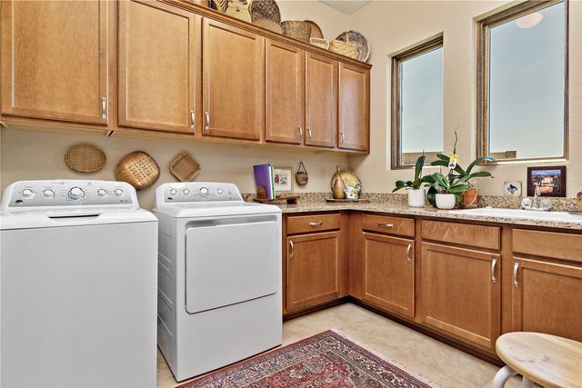 2 Camino Maravilla, Santa Fe, NM 87506