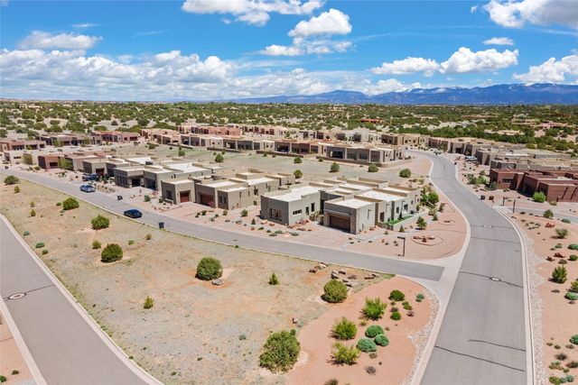 2 Camino Maravilla, Santa Fe, NM 87506