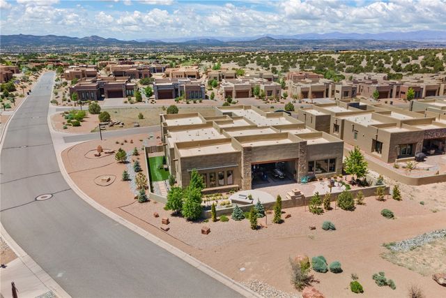 2 Camino Maravilla, Santa Fe, NM 87506