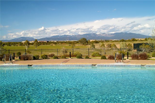 2 Camino Maravilla, Santa Fe, NM 87506