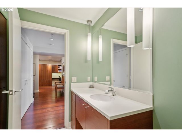 3601 S RIVER Pkwy 2502, Portland, OR 97239