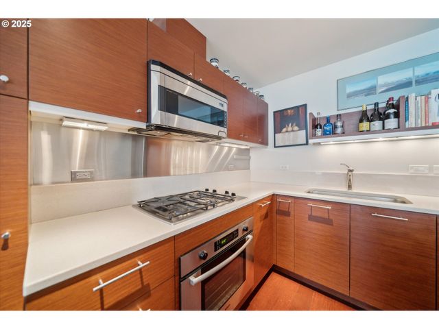 3601 S RIVER Pkwy 2502, Portland, OR 97239