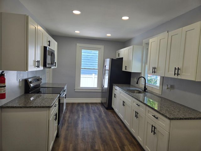 28 CHESTNUT ST, Salem, NJ 08079