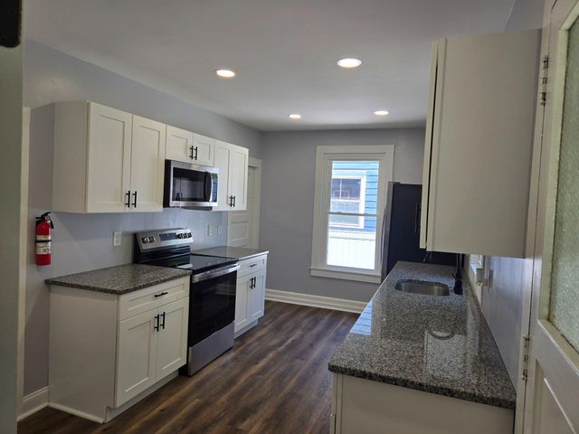 28 CHESTNUT ST, Salem, NJ 08079