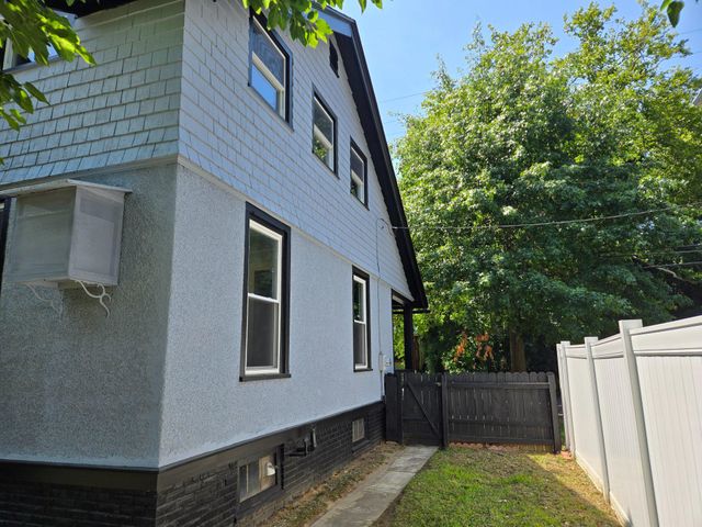 28 CHESTNUT ST, Salem, NJ 08079