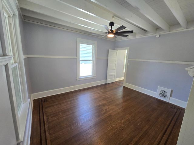 28 CHESTNUT ST, Salem, NJ 08079