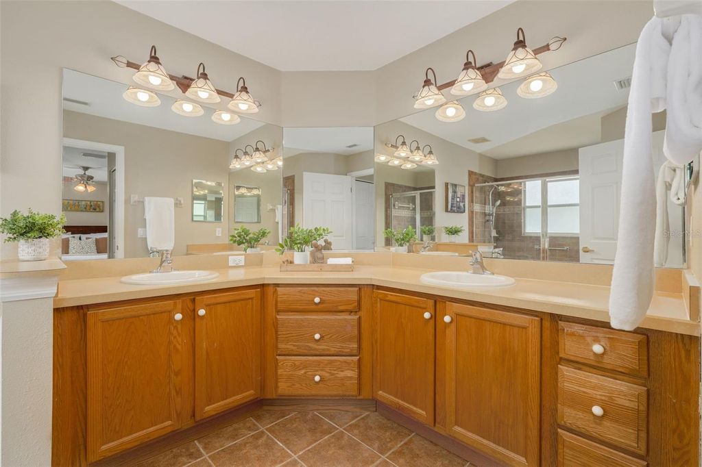 Image 9 of property listing at 1701 WESTERHAM LOOP, Trinity, FL 34655