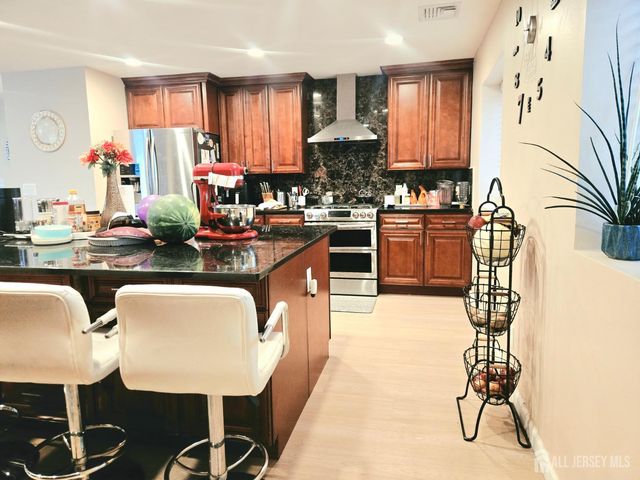 35 Clark Avenue, Edison, NJ 08817
