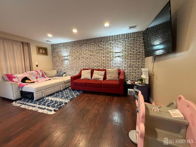 35 Clark Avenue, Edison, NJ 08817