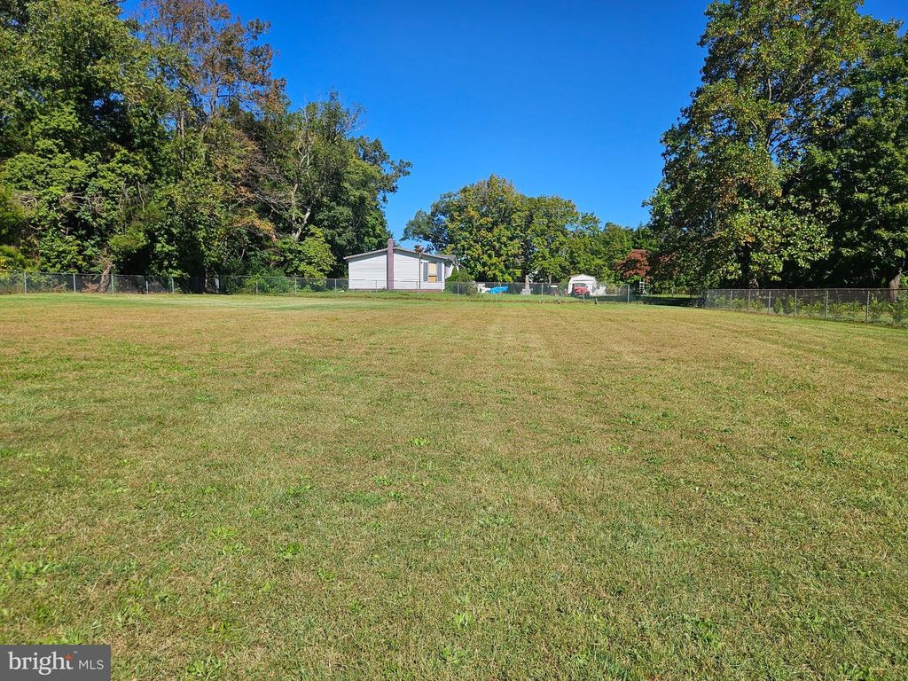 1102 W PARK AVE, VINELAND, NJ 08360 — exterior