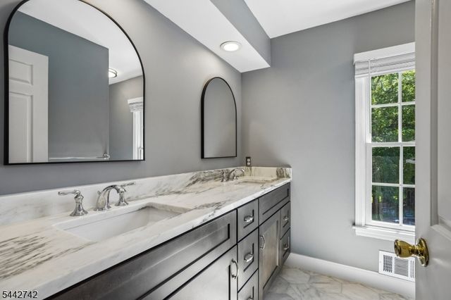 14 Menlo Dr, Readington Twp., NJ 08889