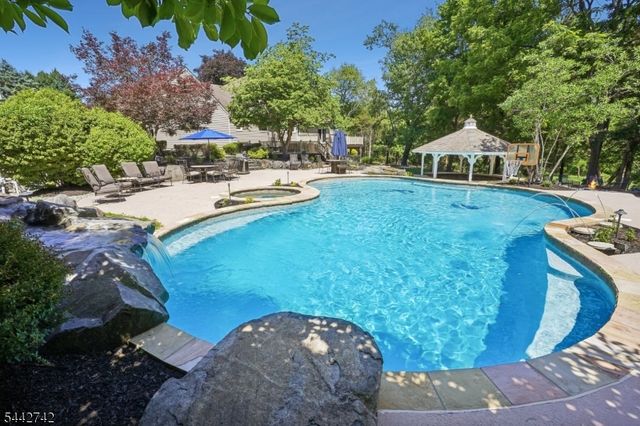 14 Menlo Dr, Readington Twp., NJ 08889