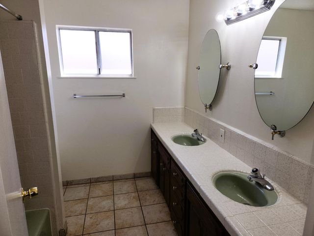 1198 E Palo Alto Ave, Fresno, CA 93710
