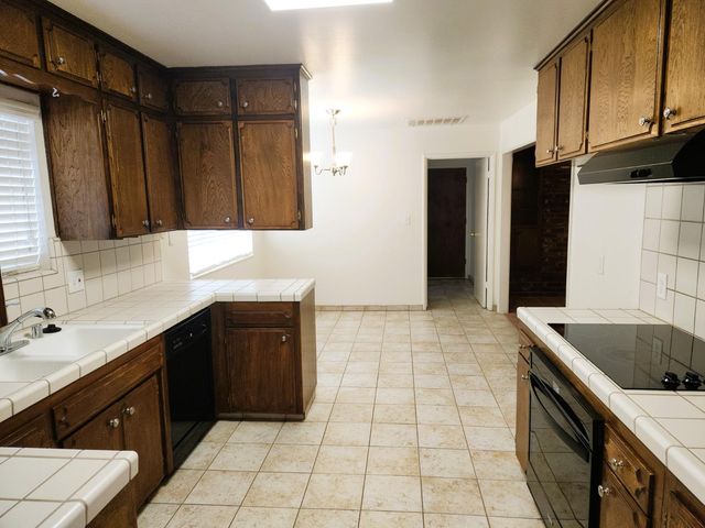 1198 E Palo Alto Ave, Fresno, CA 93710