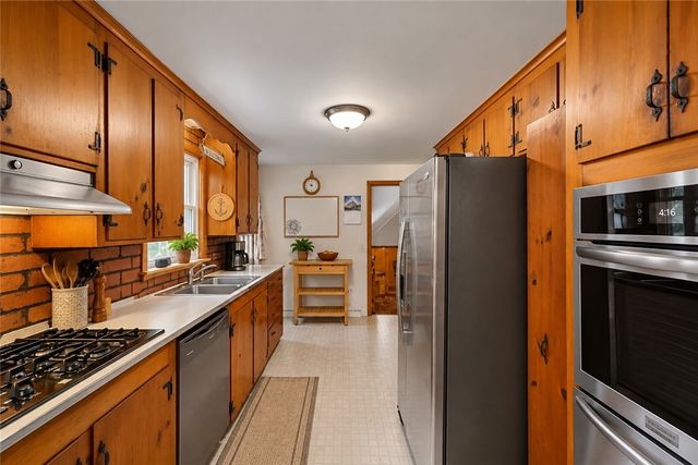 24 Parkside Way, North Kingstown, RI 02852