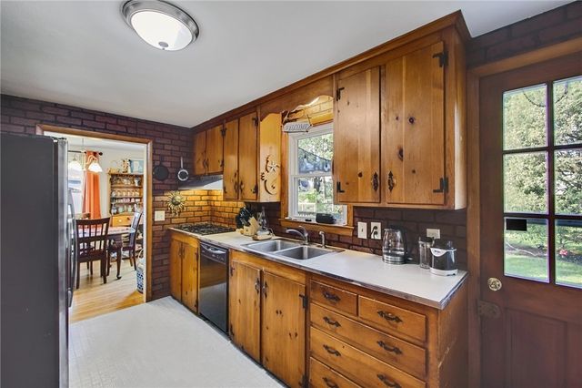24 Parkside Way, North Kingstown, RI 02852