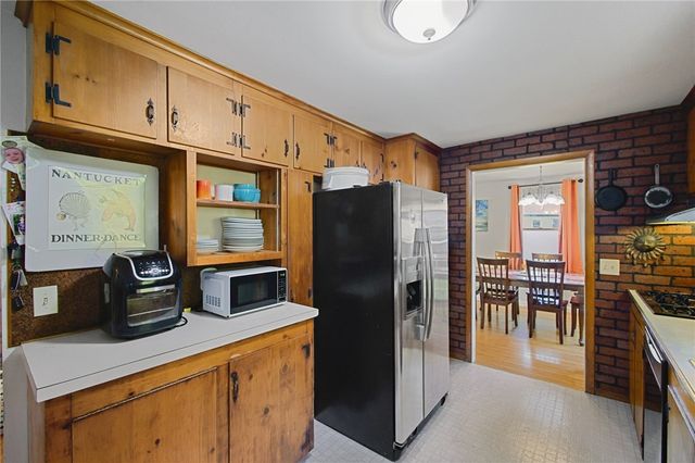 24 Parkside Way, North Kingstown, RI 02852