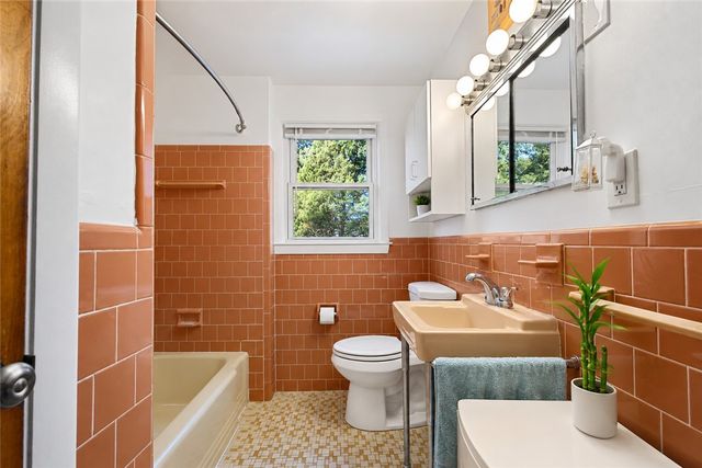 24 Parkside Way, North Kingstown, RI 02852
