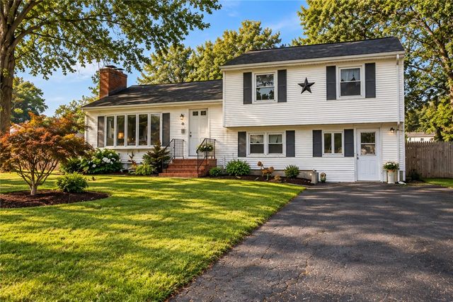 24 Parkside Way, North Kingstown, RI 02852
