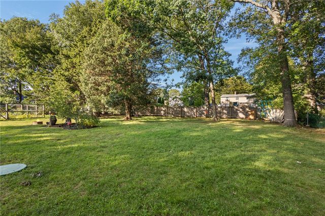 24 Parkside Way, North Kingstown, RI 02852