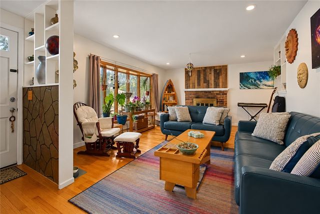 24 Parkside Way, North Kingstown, RI 02852