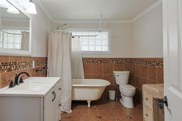 2410 Harris, Baytown, TX 77521