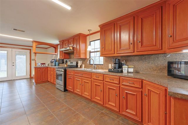 2410 Harris, Baytown, TX 77521