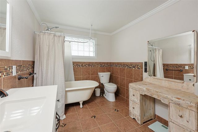 2410 Harris, Baytown, TX 77521