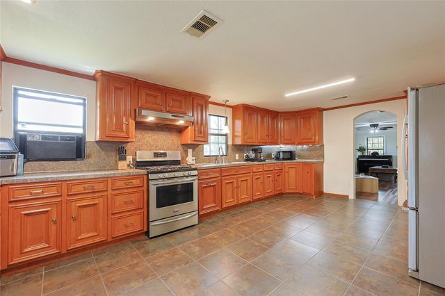 2410 Harris, Baytown, TX 77521